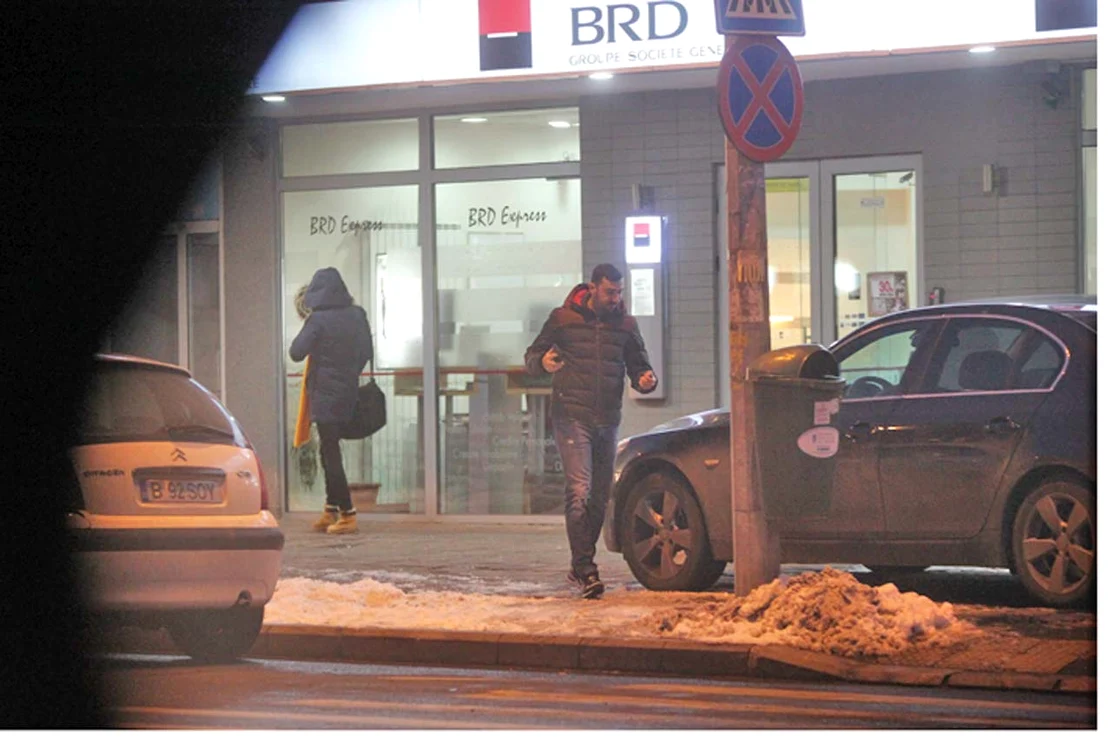 Dacian Varga urcă la volanul maşinii iubitei lui, un BMW în valoare de 25.000 de euro