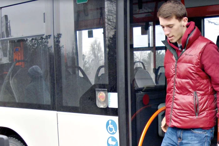 Rapidiştii Niculae Vasile  şi Emil Dică trăiesc de pe  o zi pe alta, fiind neplătiţi  de aproape un an