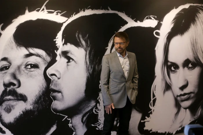 Bjorn Ulvaeus, membrul fondator al trupei, suprins la panoul oficial al muzeului. FOTO Reuters