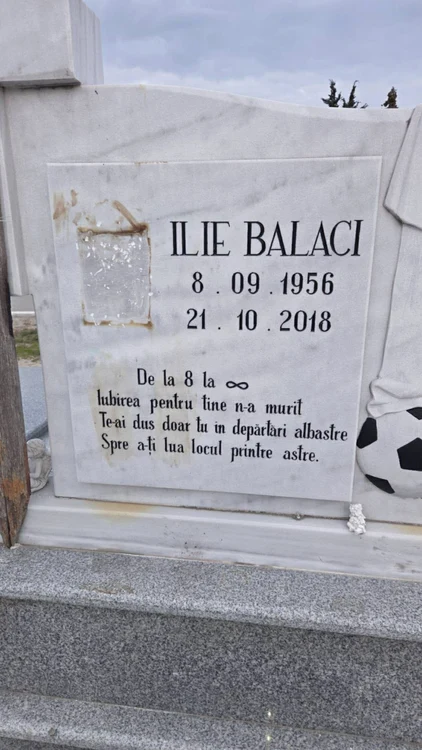 Fotografia fotbalistului Ilie Balaci a fost distrusă FOTO: FB/Andrei Preda