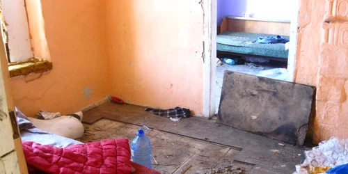 Mizerie de nedescris în căminul din care au fost evacuate familiile rrome