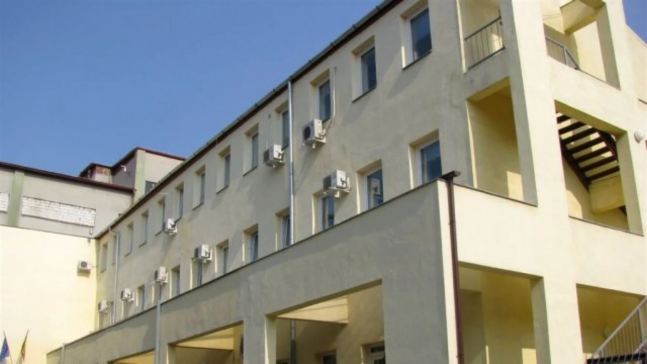 Deşi sunt locuri de muncă, nu are cine să le ocupe