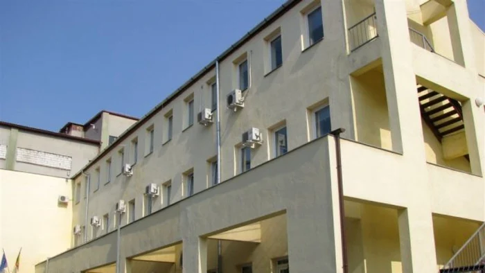 Deşi sunt locuri de muncă, nu are cine să le ocupe