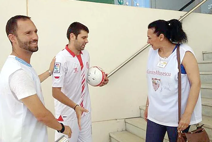 După ce s-a întâlnit cu doi fani norocoşi, Rusescu a aflat că a primit o maşină în folosinţă