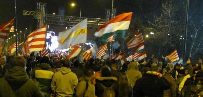 Piaţa Eroilor din 1956 se află la o distanţă relativ mare de stadionul Puskas Ferenc, unde vor juca echipe Ungariei şi României