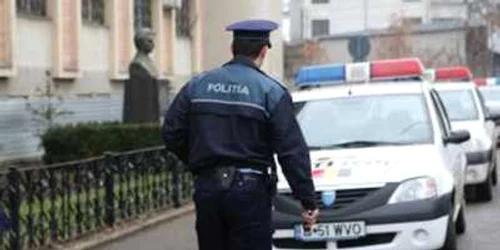 Poliţistul a scăpat cu răni uşoare