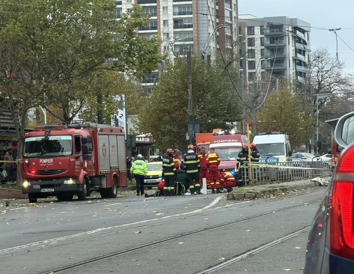 Un echipaj medical a sosit la fața locului FOTO: Facebook/ Info Trafic București și Ilfov