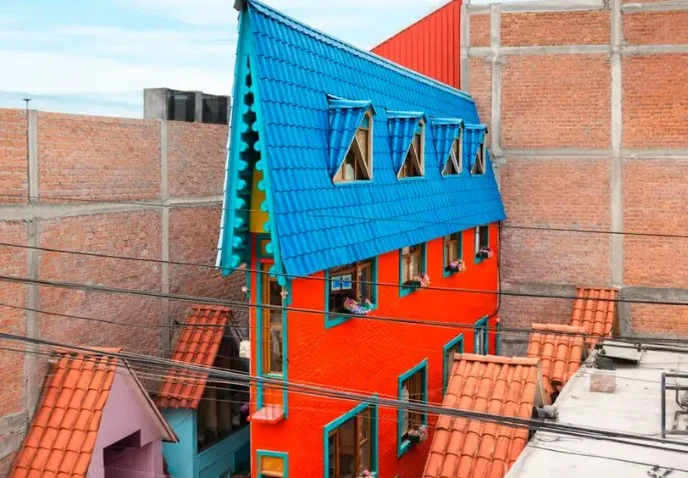 Cum arată cea mai îngustă casă din lume: are 63 de centimetri lățime și e dotată cu bucătărie, baie și dormitor