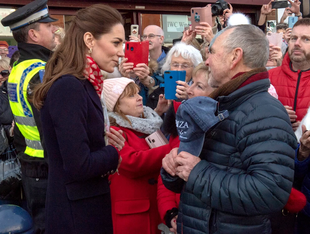 
    Kate Middleton a fost plăcut surprinsă să vadă doi foşti profesori la un eveniment în Ţara Galilorfoto: Getty  