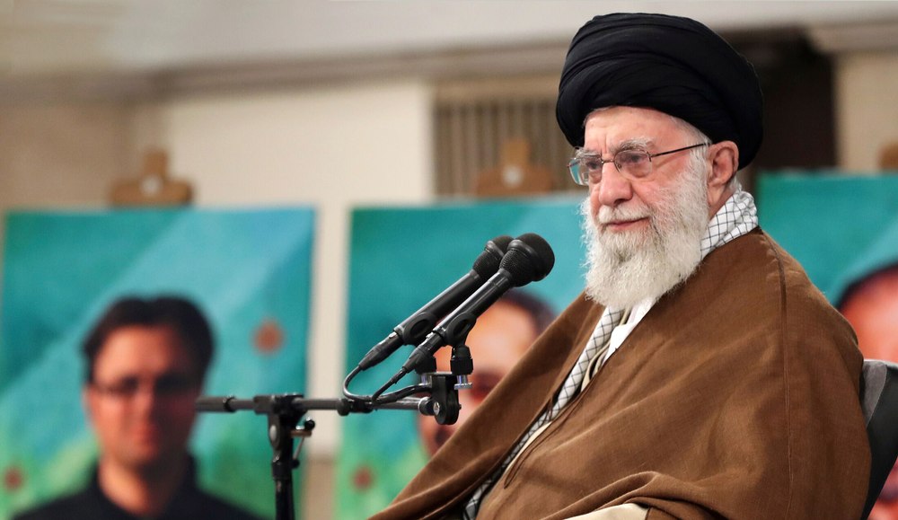 Liderul suprem iranian, ayatollahul Ali Khamenei, afirmă că țara sa nu se va preda niciodată
