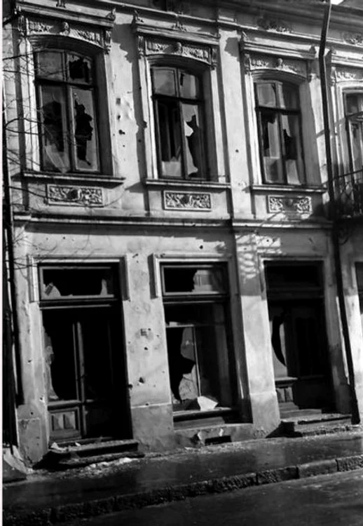 În 21-23 ianuarie, multe instituții, magazine și farmacii au fost vandalizate. FOTO: Wikipedia