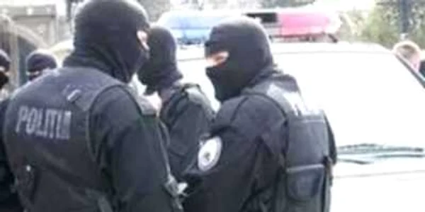 Bacău: Rețea de falsificatori de permise anihilată