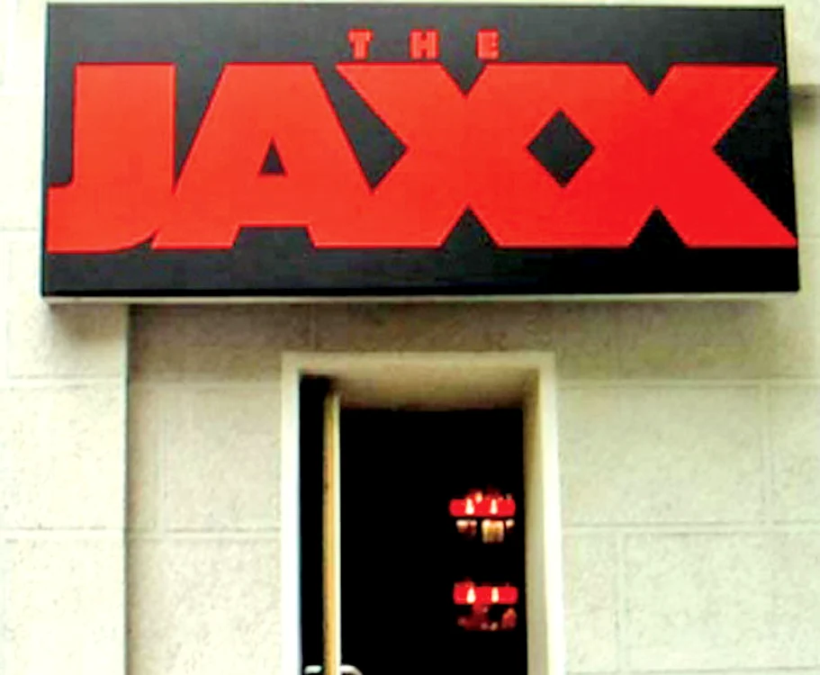 În Clubul The Jaxx nu este  permis accesul clienţilor  de sex masculin
