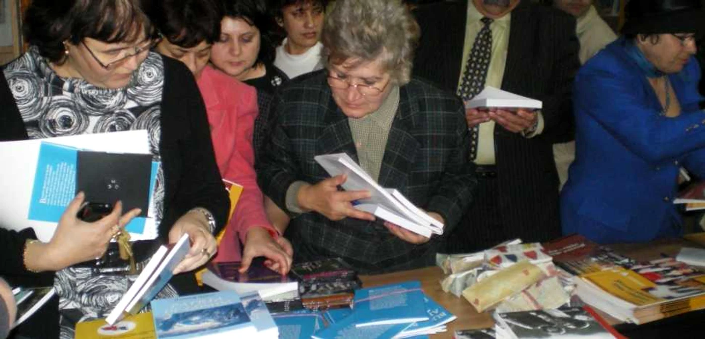 Cărţile oferite de albanzei au fost pe gratis