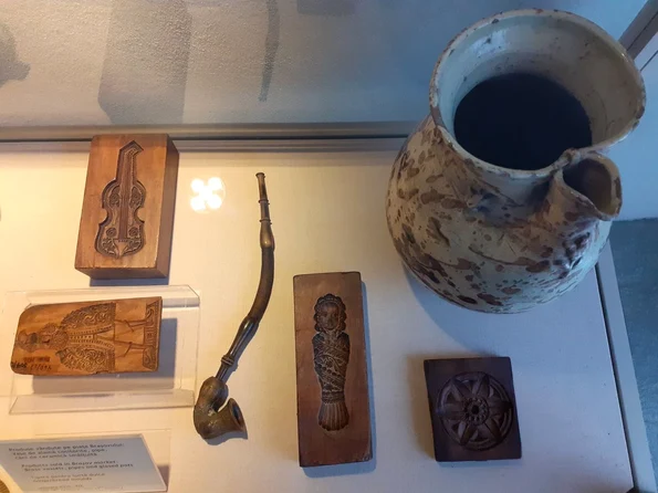 Tutun, lulele și pipe ciubuc în Brașovul de altădată (© Muzeul de Etnografie Brașov)