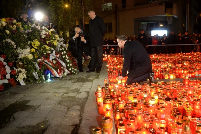 Preşedintele Poloniei, Andrzej Duda, a îngenunchiat la locul tragediei