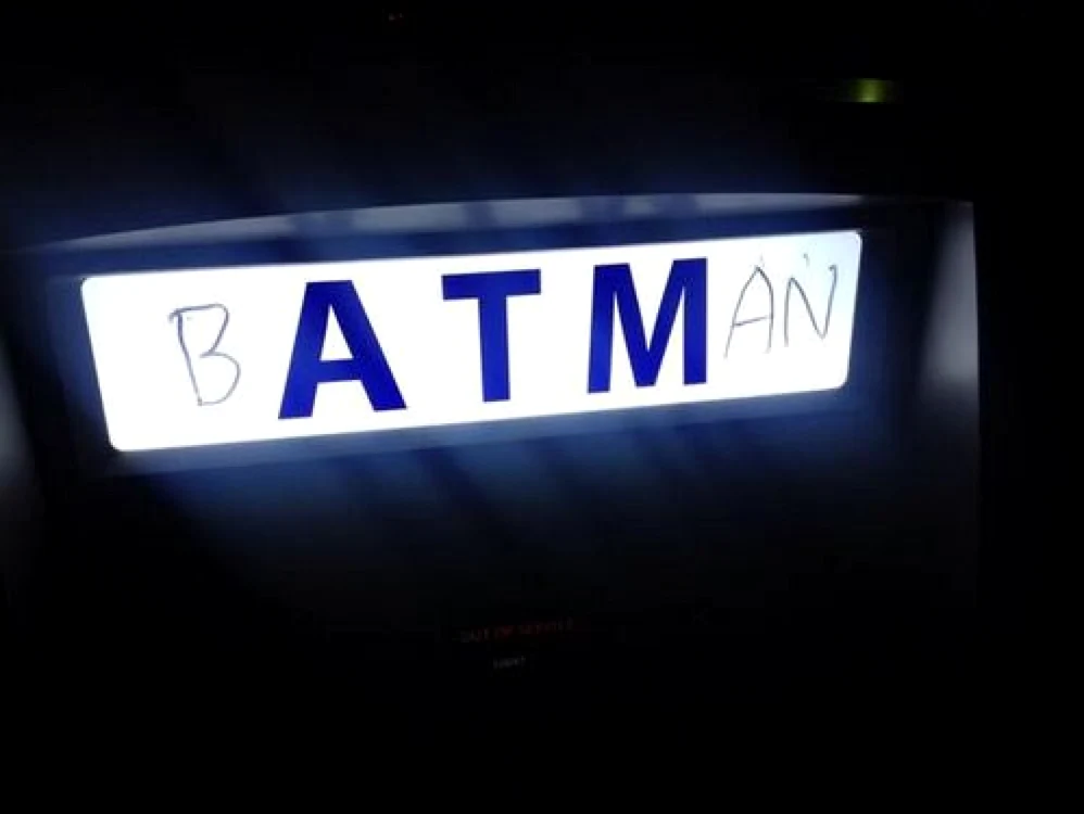 ATM Batman FOTO buzzfeed.com
