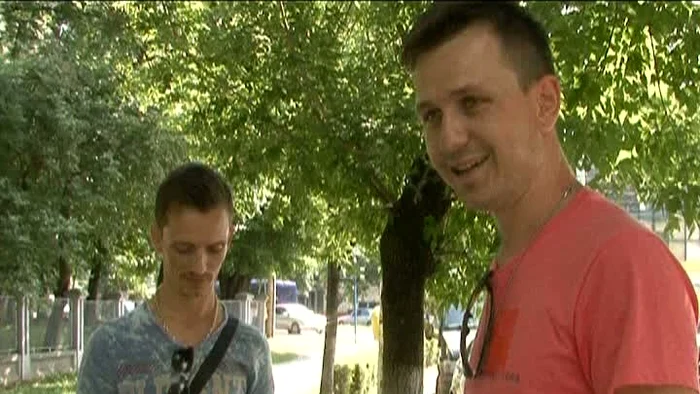 
    Daniel a rămas fără maşină, după ce hoţii i-au furat-o din parcea hoteluluicaptură: România Tv  