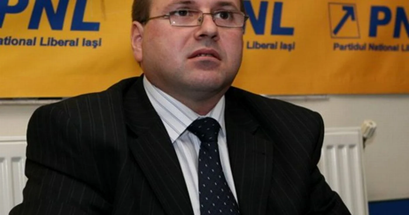 Cristian Ghibu a ocupat, sprijinit de PNL-istul Relu Fenechiu, mai multe funcţii în CFR