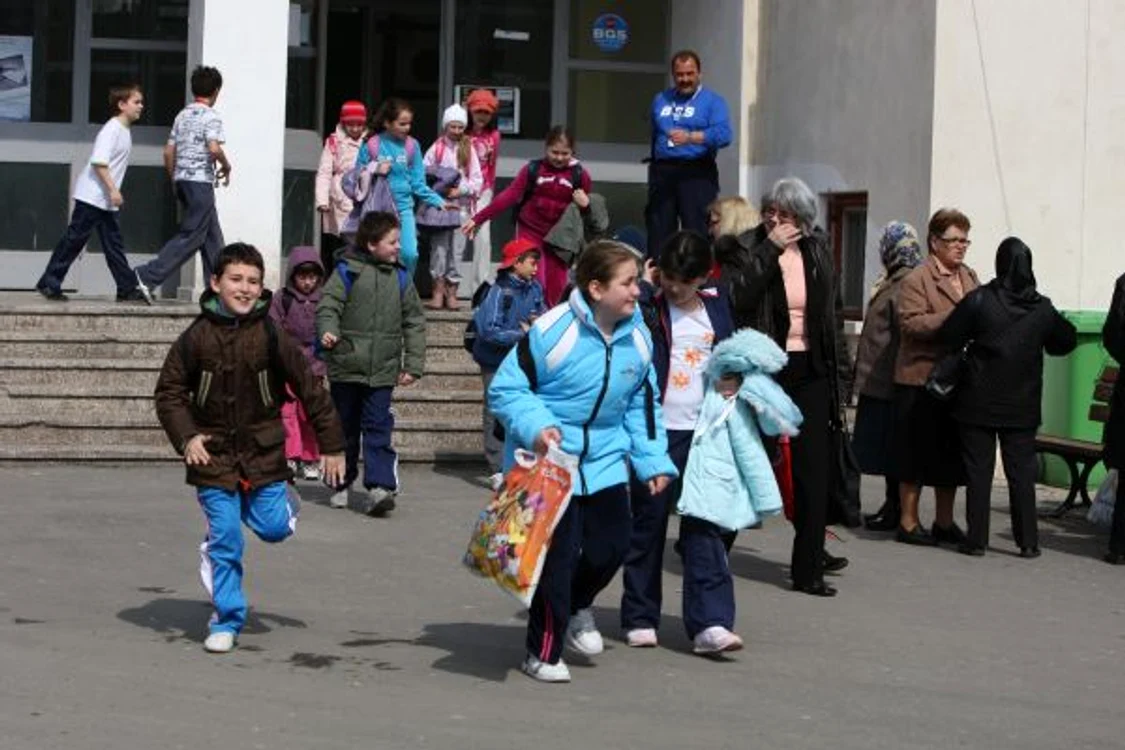 
    Copiii ar trebui învăţaţi cum să gestioneze un conflict şi cum să se protejeze împotriva agresiunilor  