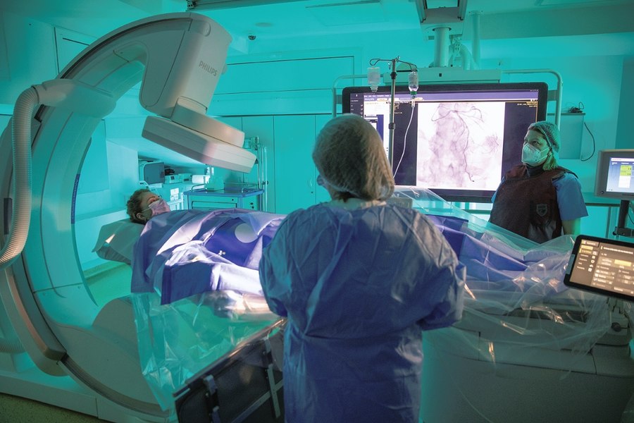 Tratament minim invaziv pentru o gravă afecțiune cardiacă