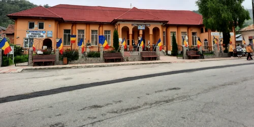 Primaria Corbi foto Denis Grigorescu jpg