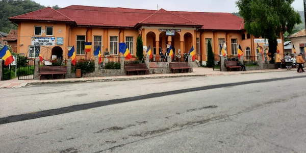 Primaria Corbi foto Denis Grigorescu jpg