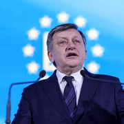 Consiliul Național al PNL pentru validarea lui Crin Antonescu în rolul de candidat al alianței PSD-PNL-UDMR-Minorități la alegerile prezidențiale din mai 2025, desfășurat la Palatul Parlamentului, în București. FOTO Inquam Photos / Octav Ganea