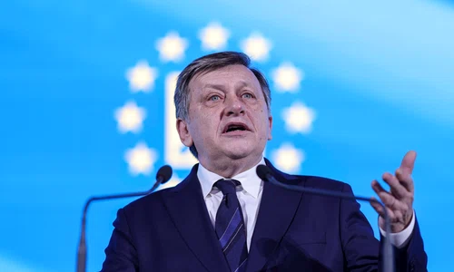 Consiliul Național al PNL pentru validarea lui Crin Antonescu în rolul de candidat al alianței PSD-PNL-UDMR-Minorități la alegerile prezidențiale din mai 2025, desfășurat la Palatul Parlamentului, în București. FOTO Inquam Photos / Octav Ganea