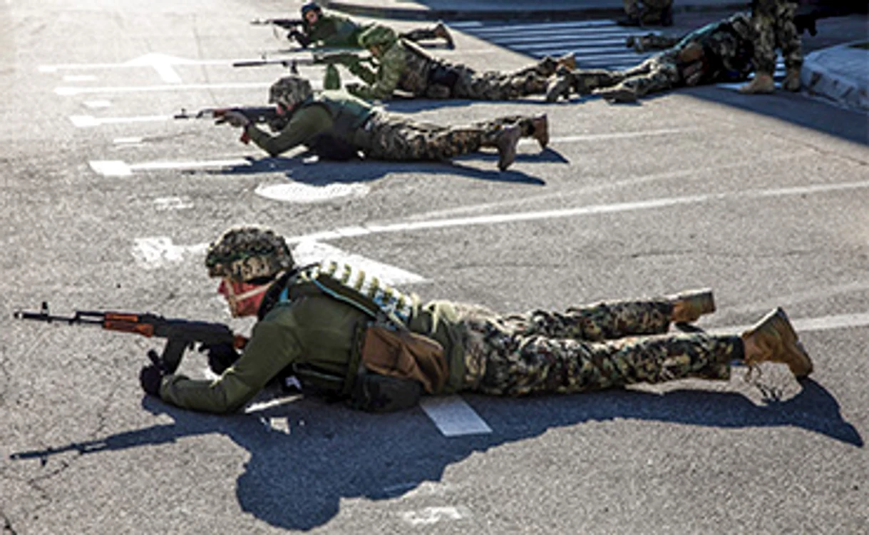 Ucrainenii nu se dau bătuţi în faţa agresorilor. Foto: Profimedia