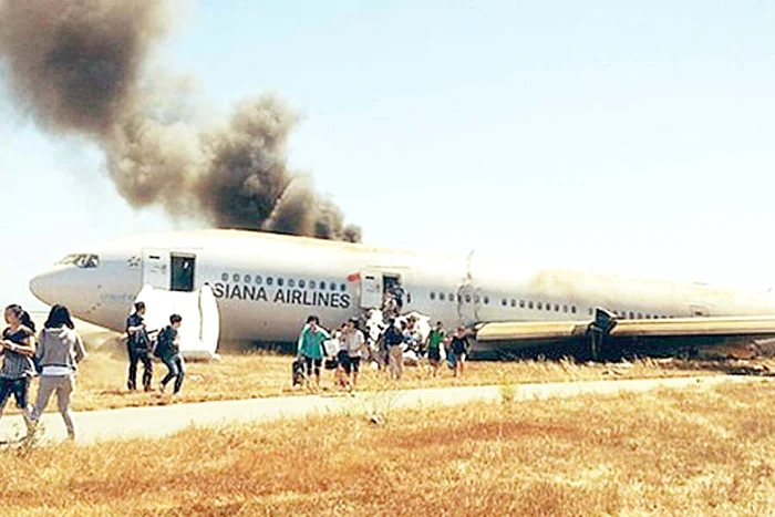 Au murit două eleve în vârstă de 16 ani (Fotografii: Reuters / Twiter)