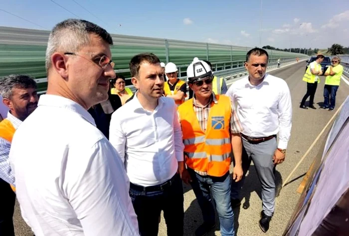 
    Ministrul Transporturilor, Cătălin Drulă, a verificat pe 24 iunie șantierul Centurii BacăuFoto: Facebook/Cătălin Drulă  