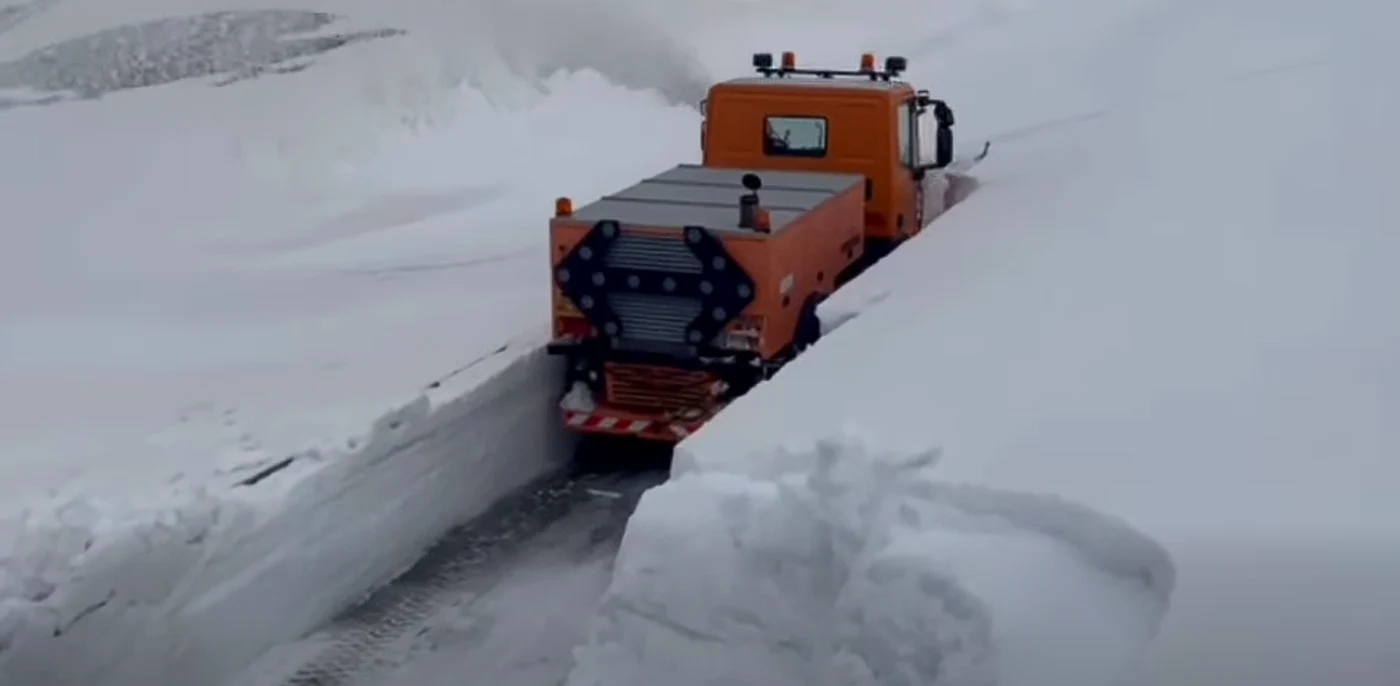 Deszăpezire pe Transalpina. FOTO captură DRDP Craiova