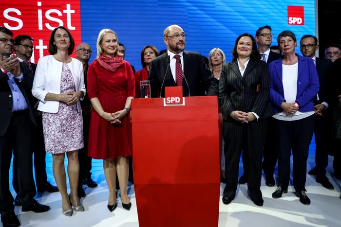 Membri ai Partidului Social-Democrat German, cu Martin Schulz în centru, după alegerile parlamentare din 24 septembrie FOTO Guliver/ Getty Images/ Maja Hiti