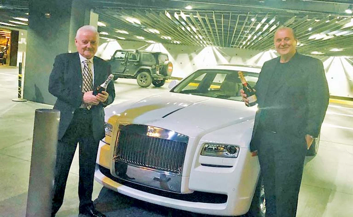 
    Nick Rădoi l-a plimbat pe Iri cu un Rolls Royce alb  