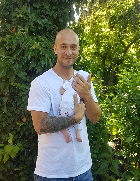 Alexandru Anghel, topit după fetiţa lui nou-născută