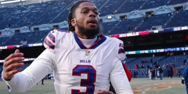 Vedeta fotbalului american Damar Hamlin, în stare critică  Foto Captură video YouTube jpg