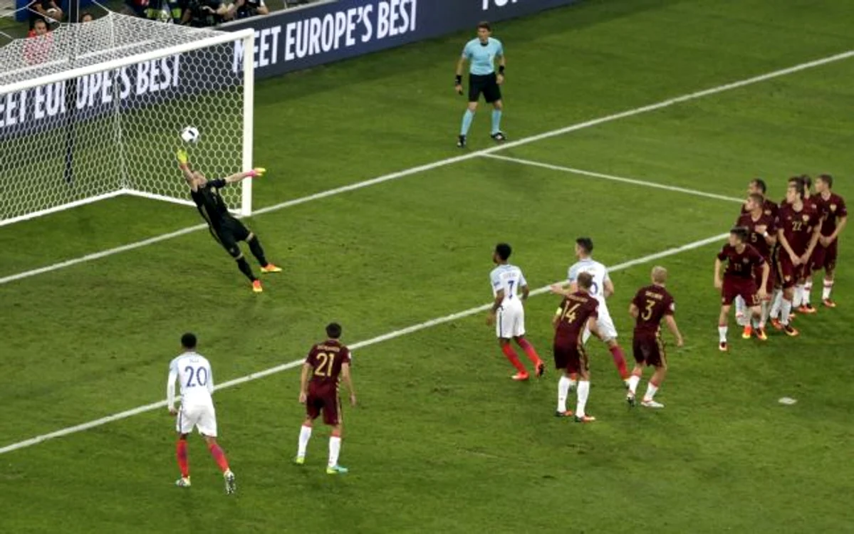 
    Ruşii au obţinut un singur punct la Euro 2016, cu Anglia, în primul meci, dar s-au dat apoi în stambă de parcă ar fi câştigat turneulFoto Click!  