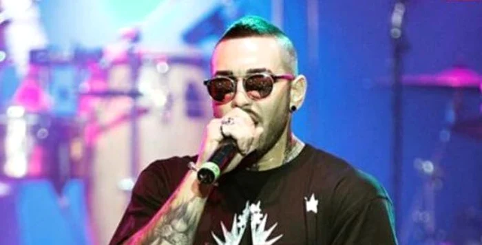 Alex Velea, în cerc, pe scena de la