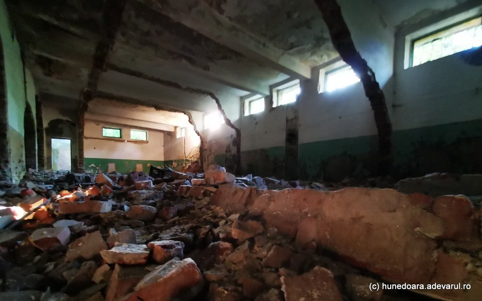 Fostul buncăr militar secret devastat de români. Ce se petrecea în centrul de comandă a rachetelor VIDEO