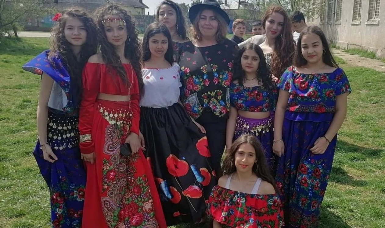 Spectacol pentru etnia romă la Călăraşi FOTO Facebook/Alin Ceacărăscu