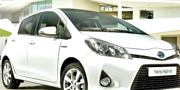 Noul Yaris are lumini de zi de tip LED  şi o grilă mai îngustă   