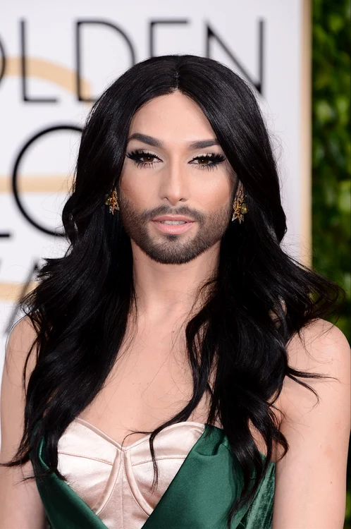 
    Conchita Wurst a șocat presa americană când a apărut pe covorul roșuFoto: Hepta  