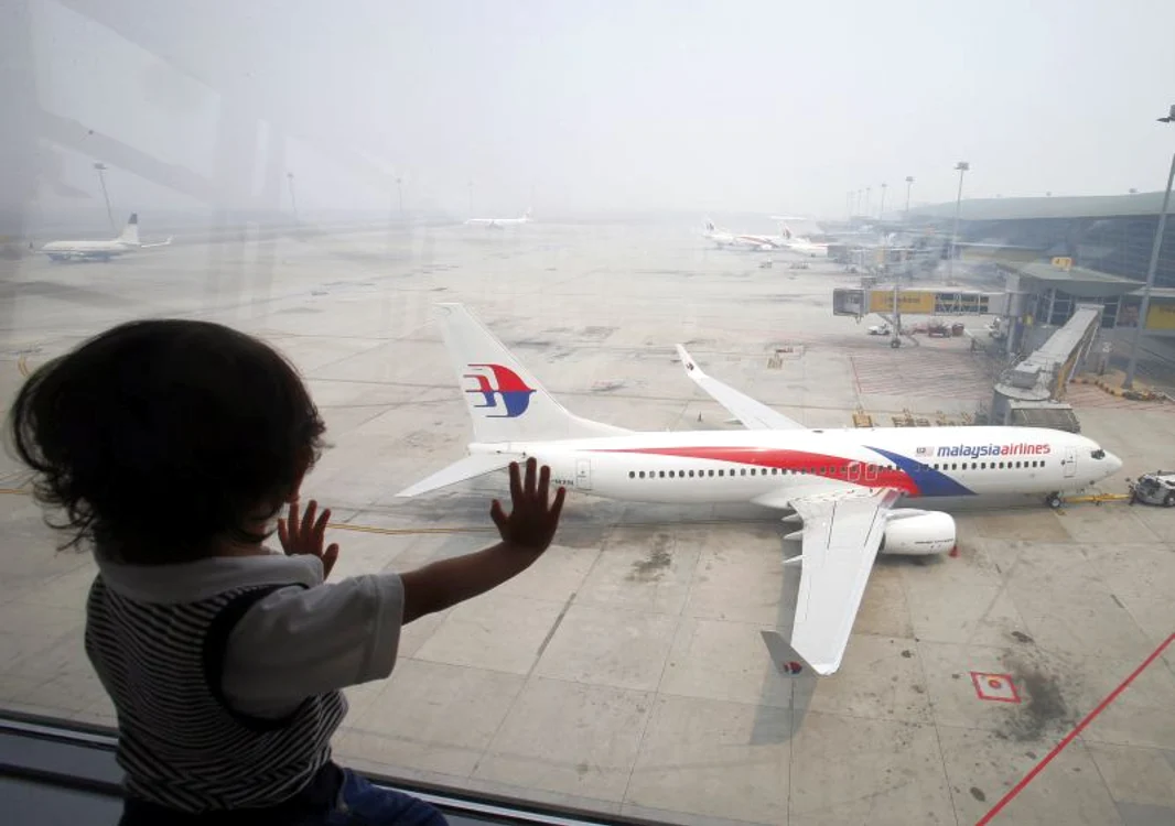 
    Zborul MH370 a dispărut în data de 8 martie, iar anchetatorii nu au nici după două săptămâni o explicaţie. (Foto: Reuters)  