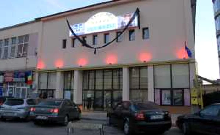 Cinematograful din Târgu Jiu a fost în doliu, atunci când Sergiu Nicolaescu a încetat din viaţă