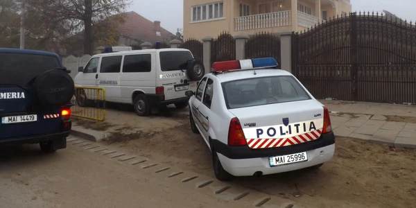 perchezitii la strehaia FOTO Corina Macavei 