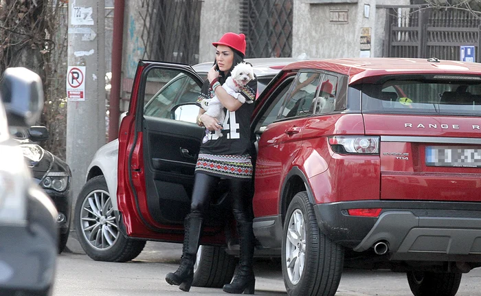 Când era șofer începător, Margherita conducea cu căţelul în braţe sau vorbind la telefonfoto: Click!