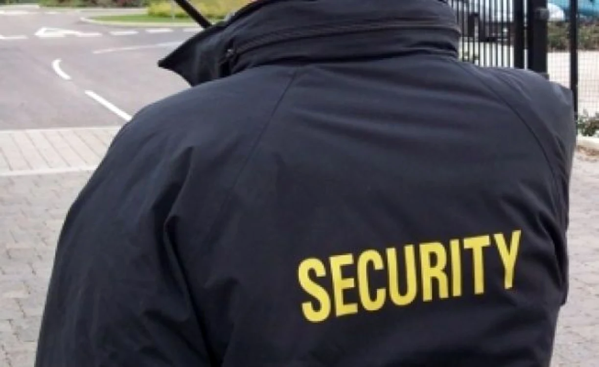 
    Agentul de pază a fost dat afară de la firma la care lucra  