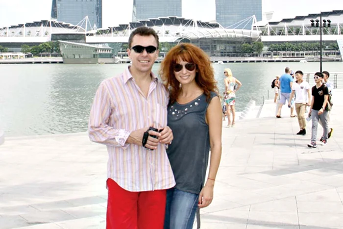 În Bali, solista a  făcut cunoştinţă cu  o maimuță jucăuşă