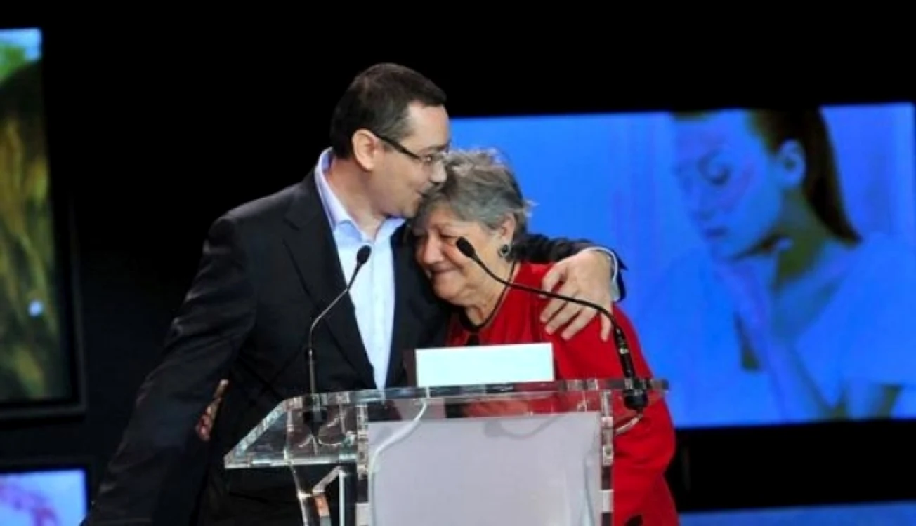 Victor Ponta şi mama sa, Cornelia Naum.